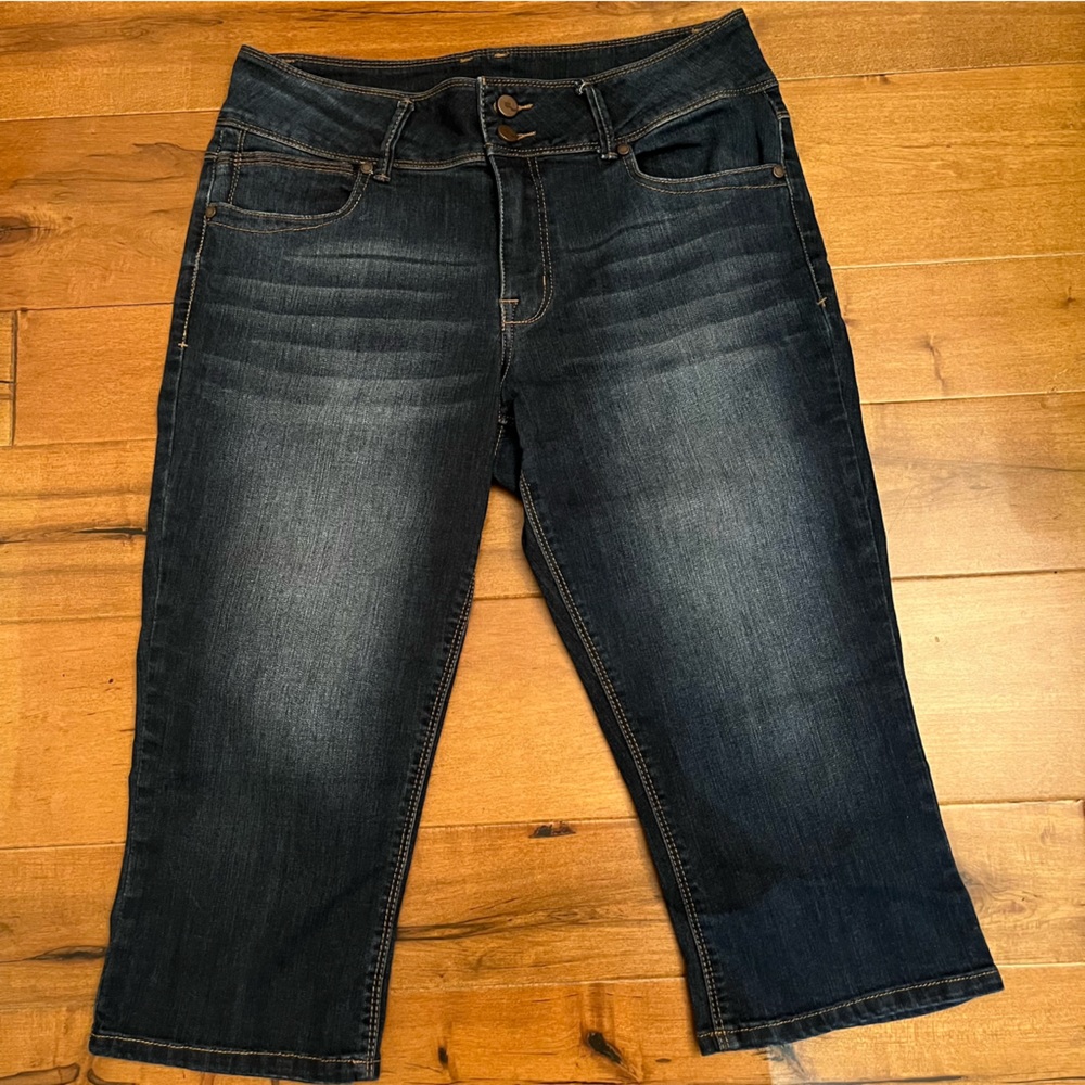 1822 Denim Capri jeans size 12 aged soft pockets Front and back belt loops